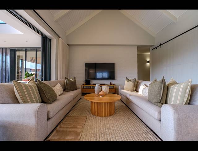 5 BEDROOM FREESTANDING FOR SALE IN SPRINGVALE COUNTRY ESTATE